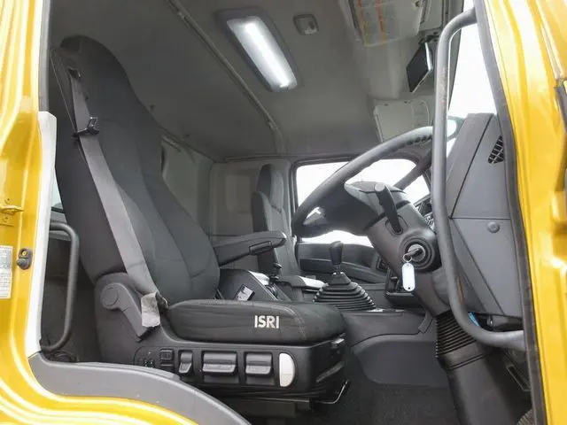 いすゞ ギガ 2PG-CYM77C(6x2)の写真30
