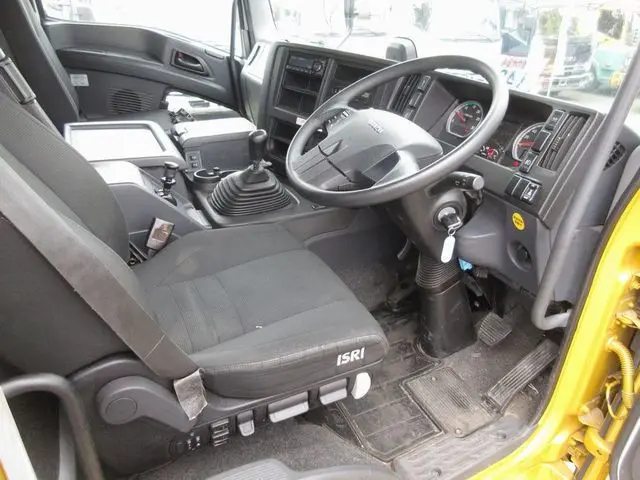 いすゞ ギガ 2PG-CYM77C(6x2)の写真31
