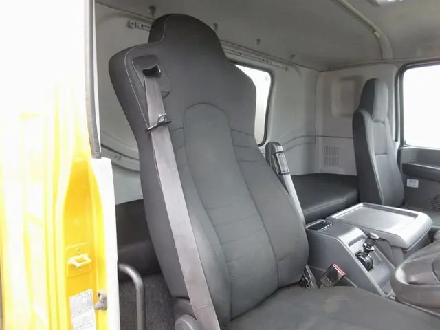 いすゞ ギガ 2PG-CYM77C(6x2)の写真32