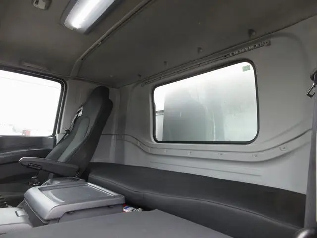 いすゞ ギガ 2PG-CYM77C(6x2)の写真35