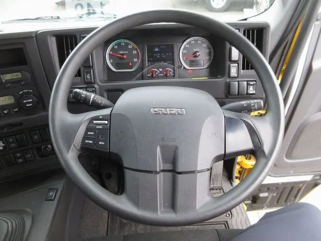 いすゞ ギガ 2PG-CYM77C(6x2)の写真36