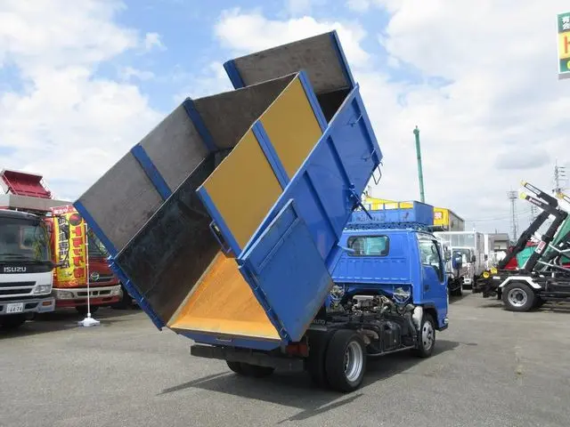 いすゞ エルフ TKG-NKR85AN(2WD)の写真2