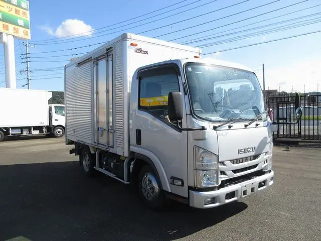 いすゞ エルフ 2RG-NMR88AN(2WD)の写真3