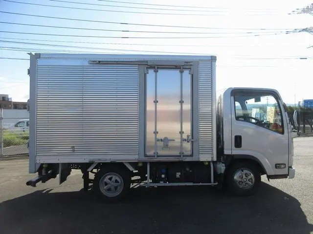 いすゞ エルフ 2RG-NMR88AN(2WD)の写真9