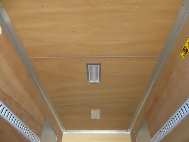 いすゞ エルフ 2RG-NMR88AN(2WD)の写真17