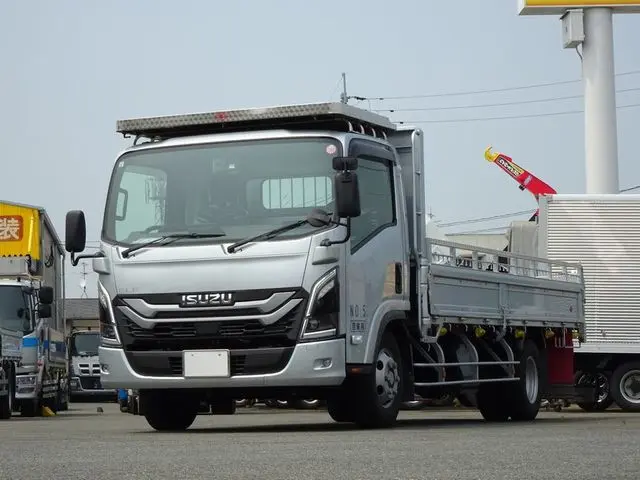 いすゞ エルフ 2TG-NPR88AC(2WD)の写真1