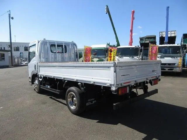 いすゞ エルフ 2RG-NMR88R(2WD)の写真7