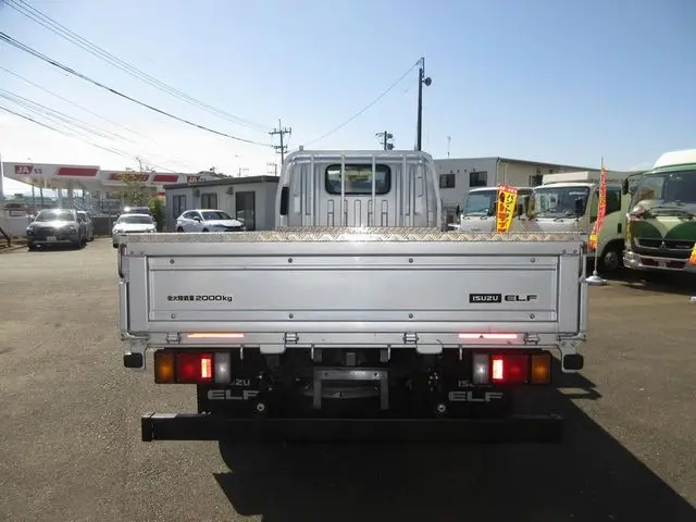 いすゞ エルフ 2RG-NMR88R(2WD)の写真8