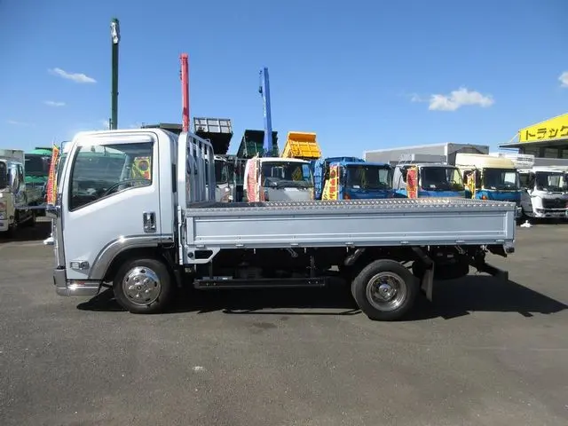 いすゞ エルフ 2RG-NMR88R(2WD)の写真9