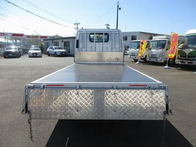 いすゞ エルフ 2RG-NMR88R(2WD)の写真17