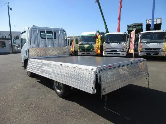 いすゞ エルフ 2RG-NMR88R(2WD)の写真18