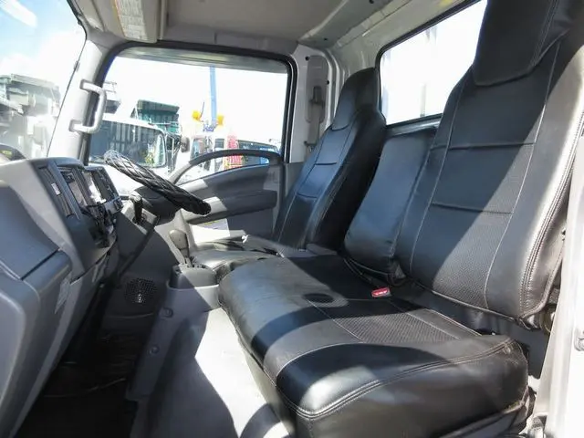 いすゞ エルフ 2RG-NMR88R(2WD)の写真30