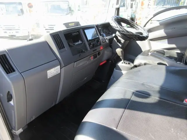 いすゞ エルフ 2RG-NMR88R(2WD)の写真31