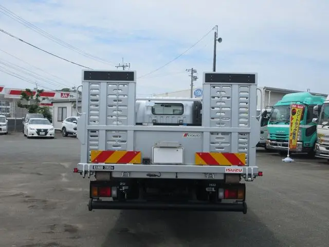いすゞ エルフ 2RG-NPR88AN(2WD)の写真10