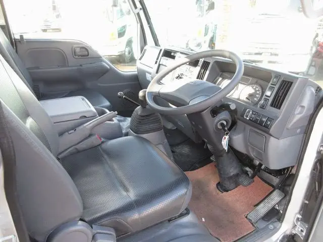 いすゞ エルフ TPG-NKR85N(2WD)の写真33