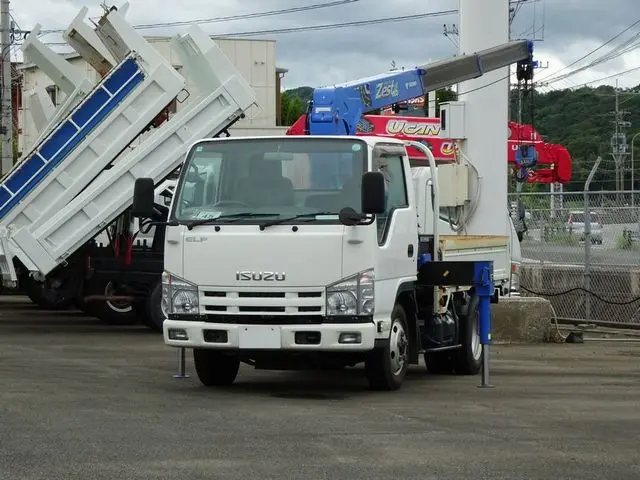 いすゞ エルフ TDG-NKS85A(4WD)の写真1