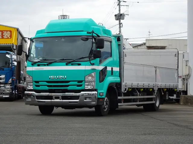 いすゞ フォワード 2RG-FRR90T2(2WD)の写真1