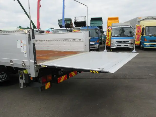 いすゞ フォワード 2RG-FRR90T2(2WD)の写真20