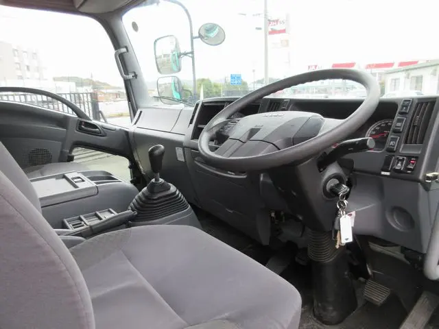いすゞ フォワード 2RG-FRR90T2(2WD)の写真37