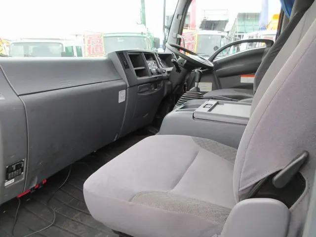 いすゞ フォワード 2RG-FRR90T2(2WD)の写真39