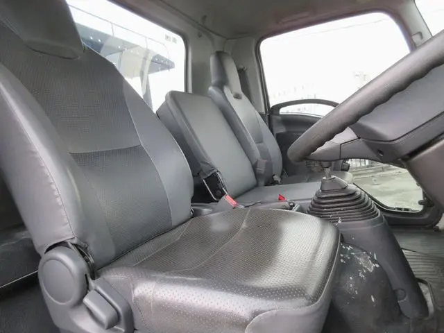 いすゞ フォワード 2RG-FRR90S2(2WD)の写真39