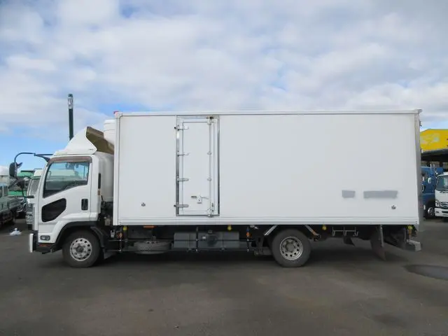 いすゞ フォワード TKG-FRR90T2(2WD)の写真9