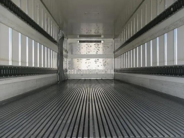 いすゞ フォワード TKG-FRR90T2(2WD)の写真17