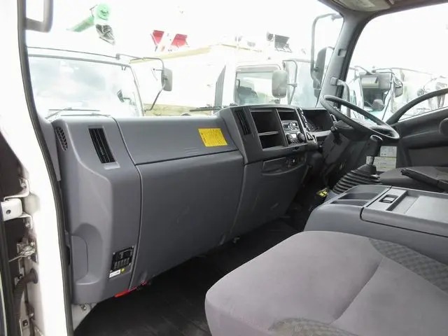 いすゞ フォワード 2RG-FRR90S2(2WD)の写真40