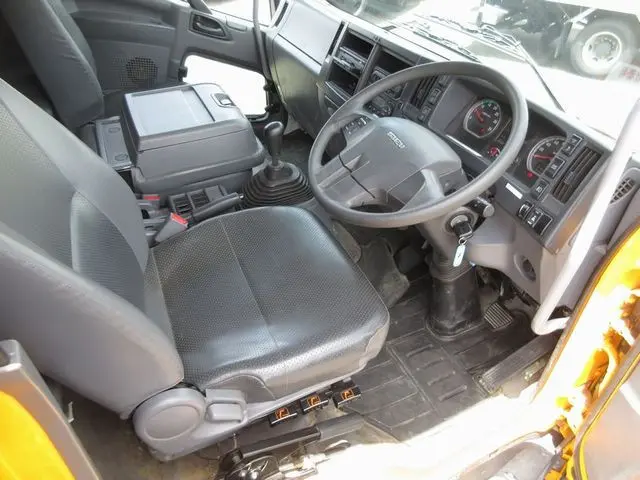 いすゞ フォワード 2RG-FRR90S2(2WD)の写真35