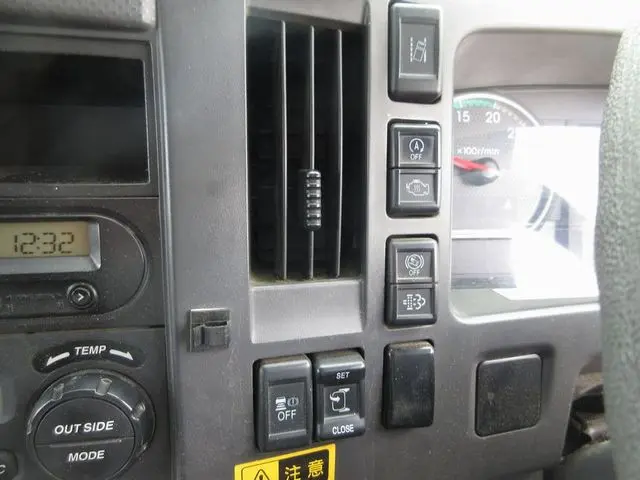 いすゞ フォワード 2RG-FRR90S2(2WD)の写真40