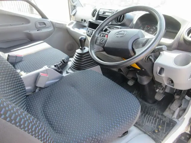 日野 デュトロ 2RG-XZC605M(2WD)の写真26