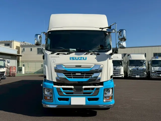 いすゞ ギガ 2PG-CYL77D(6x2)の写真2