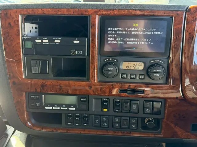 いすゞ ギガ 2PG-CYL77D(6x2)の写真38