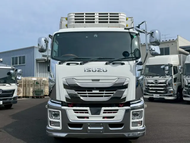 いすゞ ギガ 2KG-CYL77C(2WD)の写真2