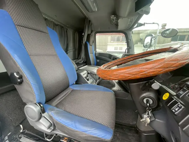 いすゞ ギガ 2KG-CYL77C(2WD)の写真30