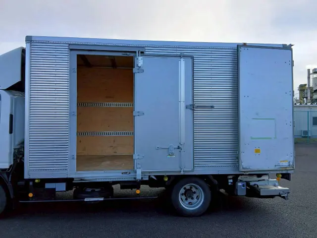 いすゞ エルフ 2RG-NPR88AN(2WD)の写真9