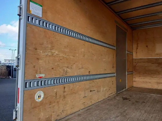 いすゞ エルフ 2RG-NPR88AN(2WD)の写真10