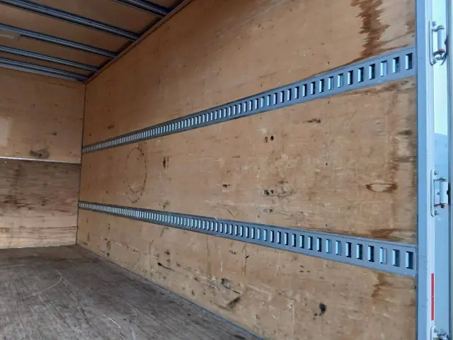 いすゞ エルフ 2RG-NPR88AN(2WD)の写真12