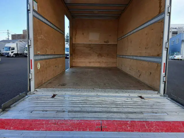 いすゞ エルフ 2RG-NPR88AN(2WD)の写真15