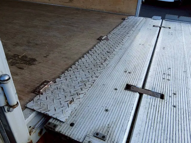 いすゞ エルフ 2RG-NPR88AN(2WD)の写真17