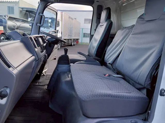 いすゞ エルフ 2RG-NPR88AN(2WD)の写真41