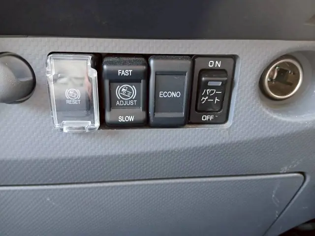 いすゞ エルフ 2RG-NPR88AN(2WD)の写真46