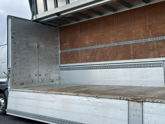 日野 プロフィア 2DG-FW1AHJ(8x4)の写真16