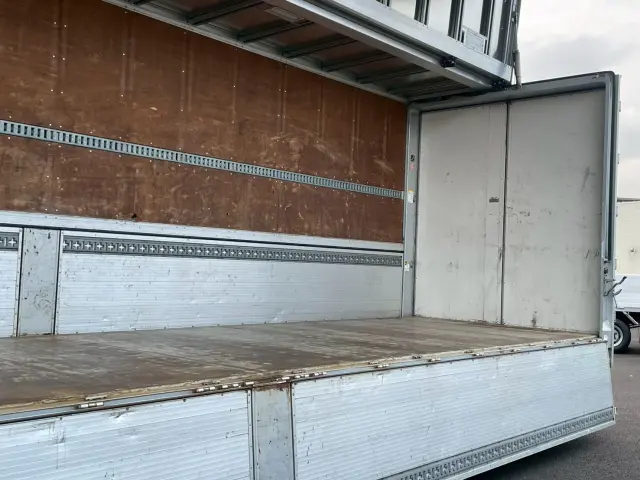 日野 プロフィア 2DG-FW1AHJ(8x4)の写真17