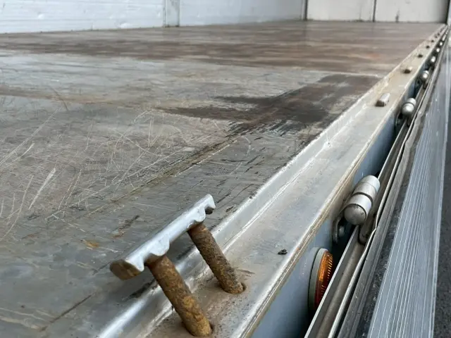 日野 プロフィア 2DG-FW1AHJ(8x4)の写真18