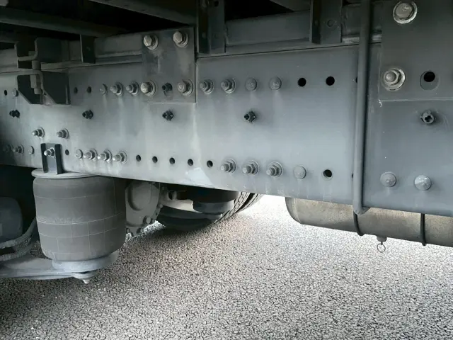 日野 プロフィア 2DG-FW1AHJ(8x4)の写真32