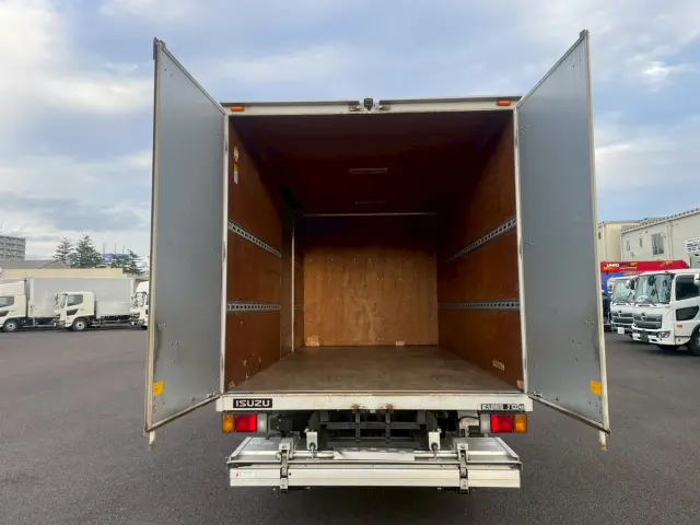 いすゞ エルフ 2RG-NPR88YN(2WD)の写真8