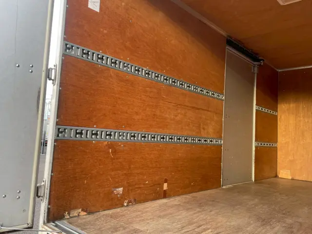 いすゞ エルフ 2RG-NPR88YN(2WD)の写真9