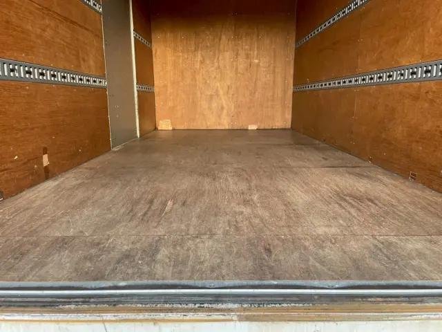 いすゞ エルフ 2RG-NPR88YN(2WD)の写真10