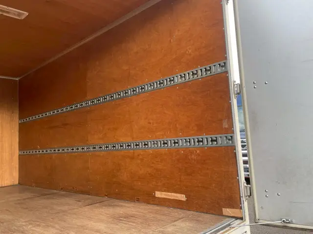 いすゞ エルフ 2RG-NPR88YN(2WD)の写真12